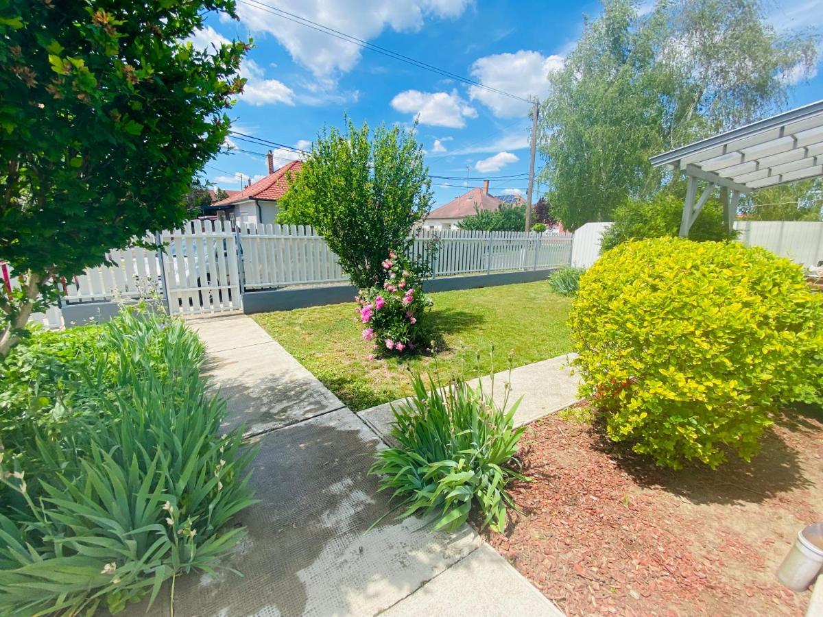 Pandora Pool Apartman Hajdúszoboszló Exterior foto