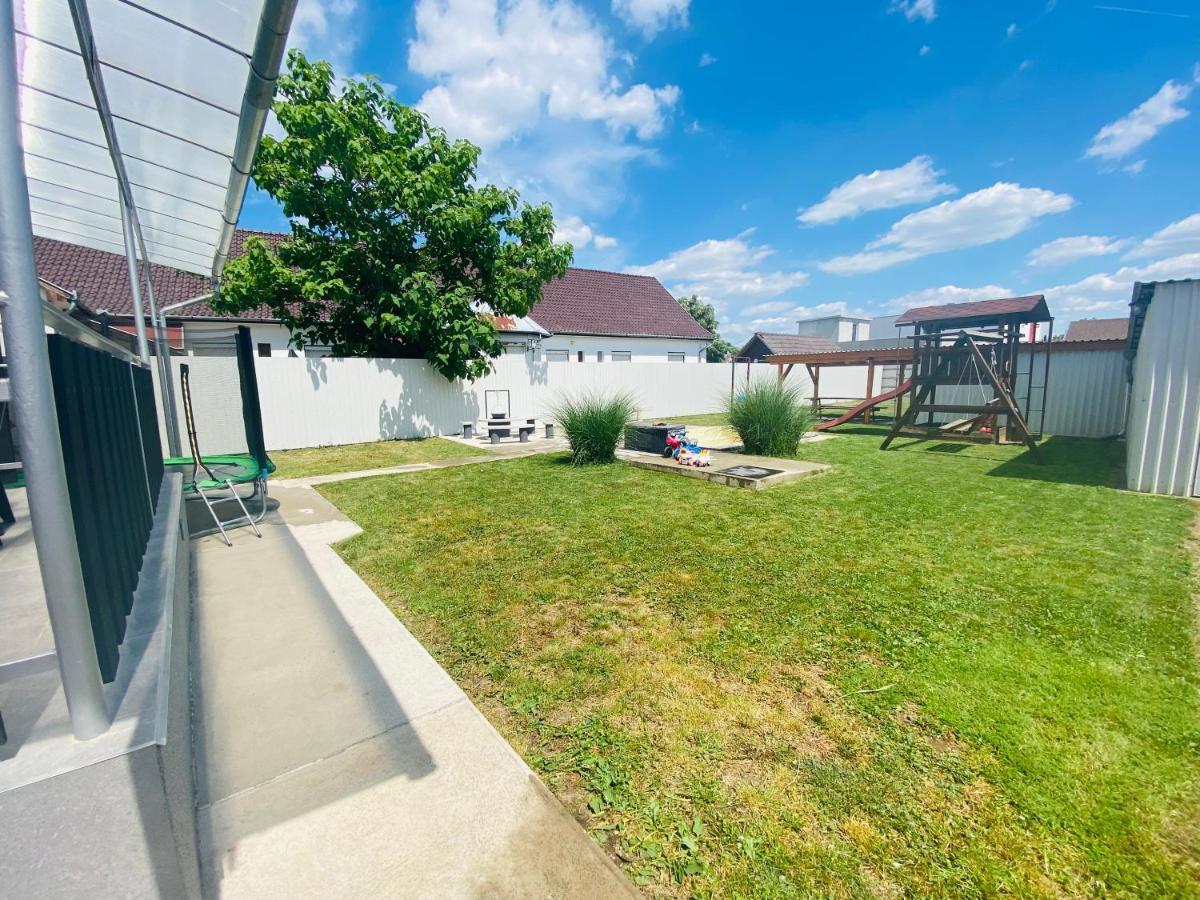 Pandora Pool Apartman Hajdúszoboszló Exterior foto